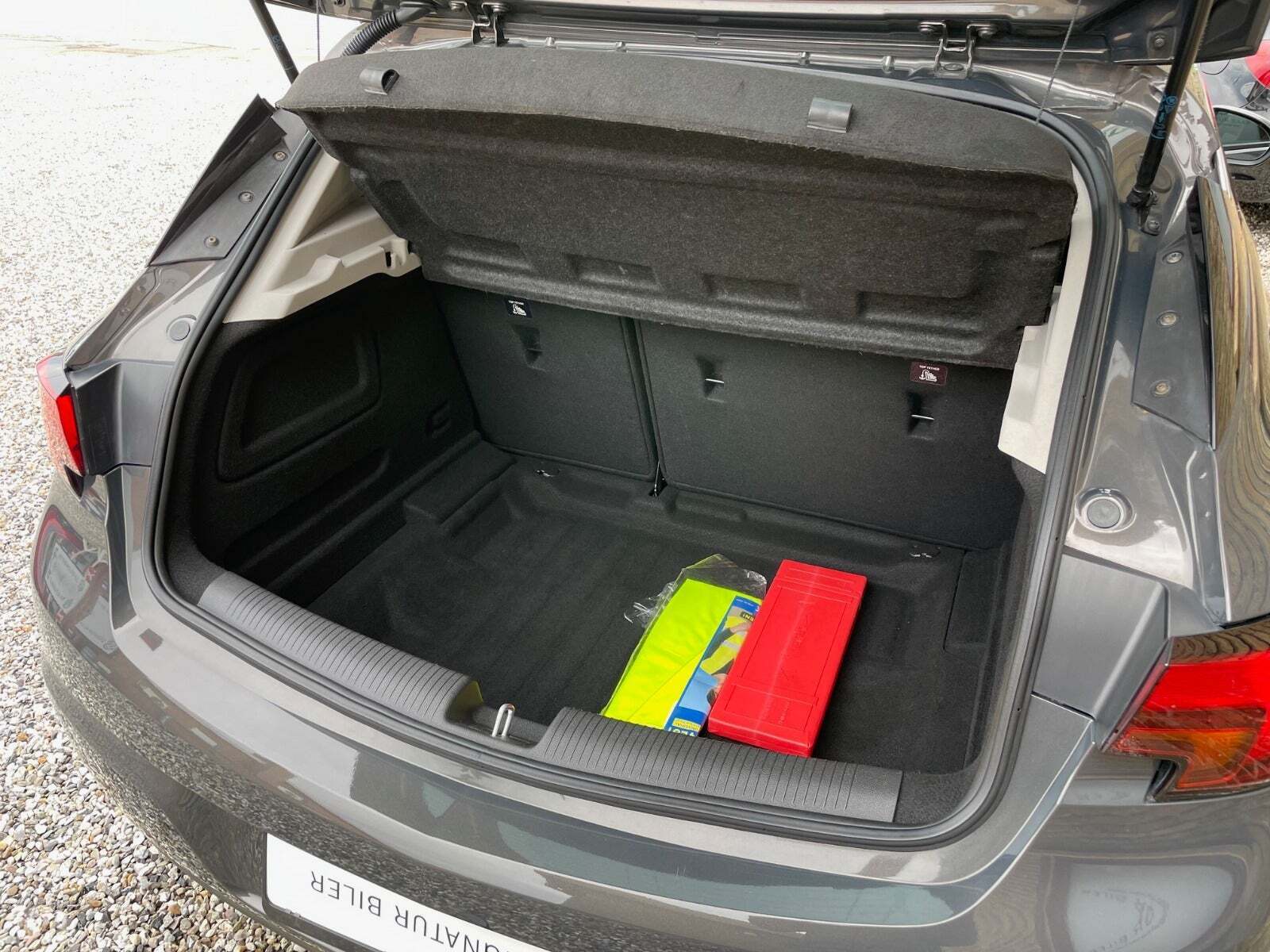 Grå Opel Astra fra 2016