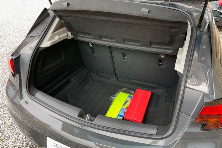 Grå Opel Astra fra 2016