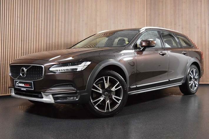 Brun Volvo V90 CC fra 2018