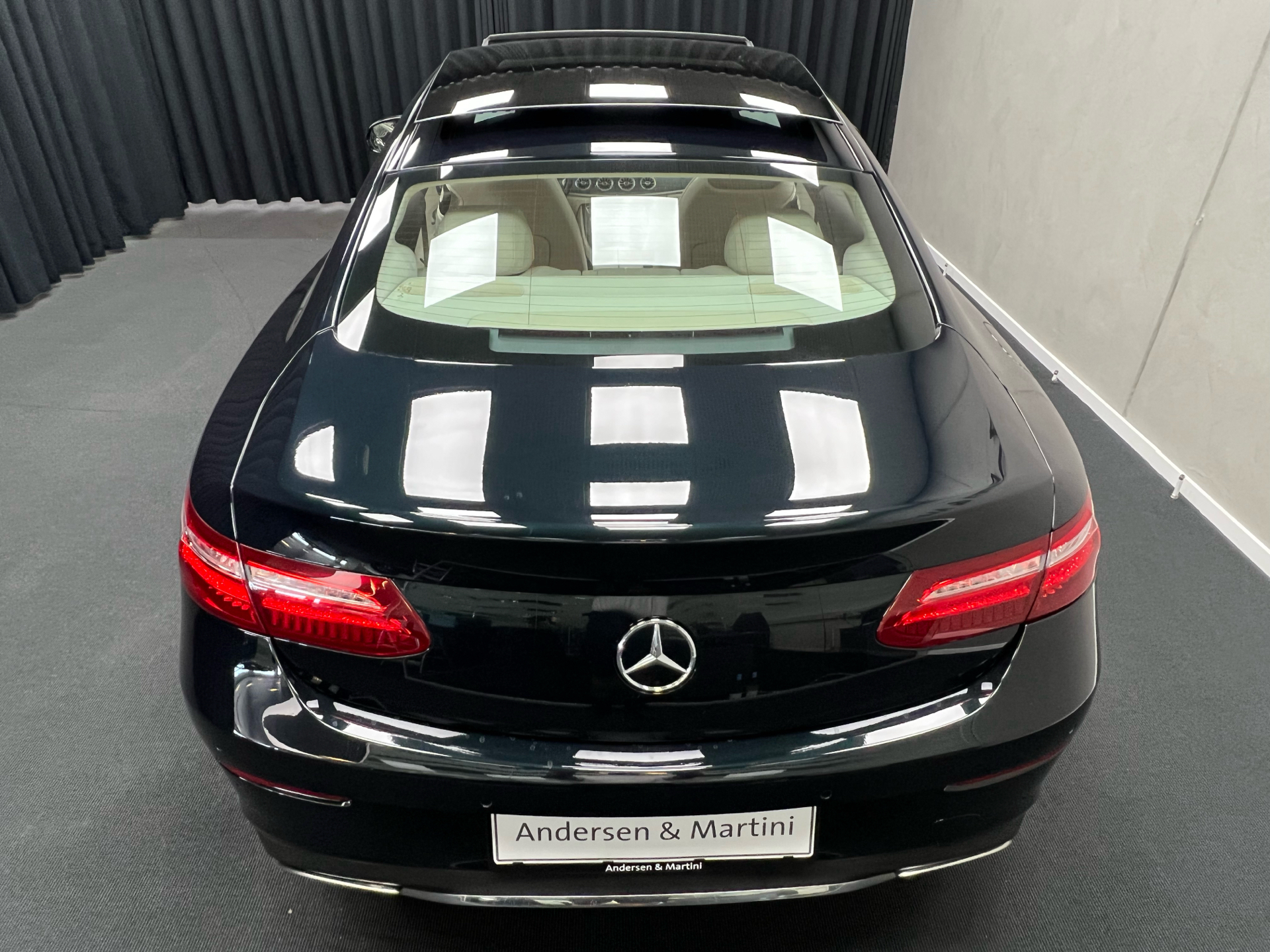 Grøn Mercedes E200 fra 2017