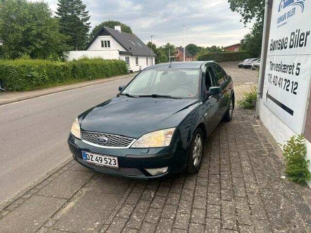 Grøn Ford Mondeo fra 2006