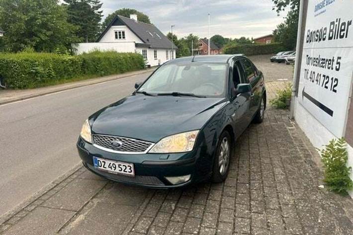 Grøn Ford Mondeo fra 2006