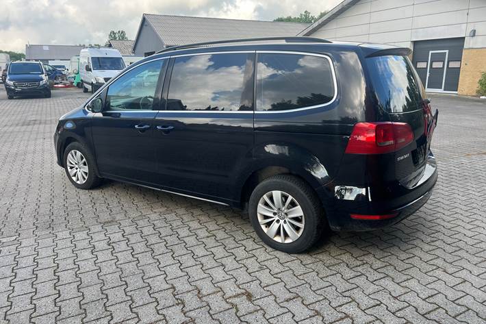 Sort VW Sharan fra 2011