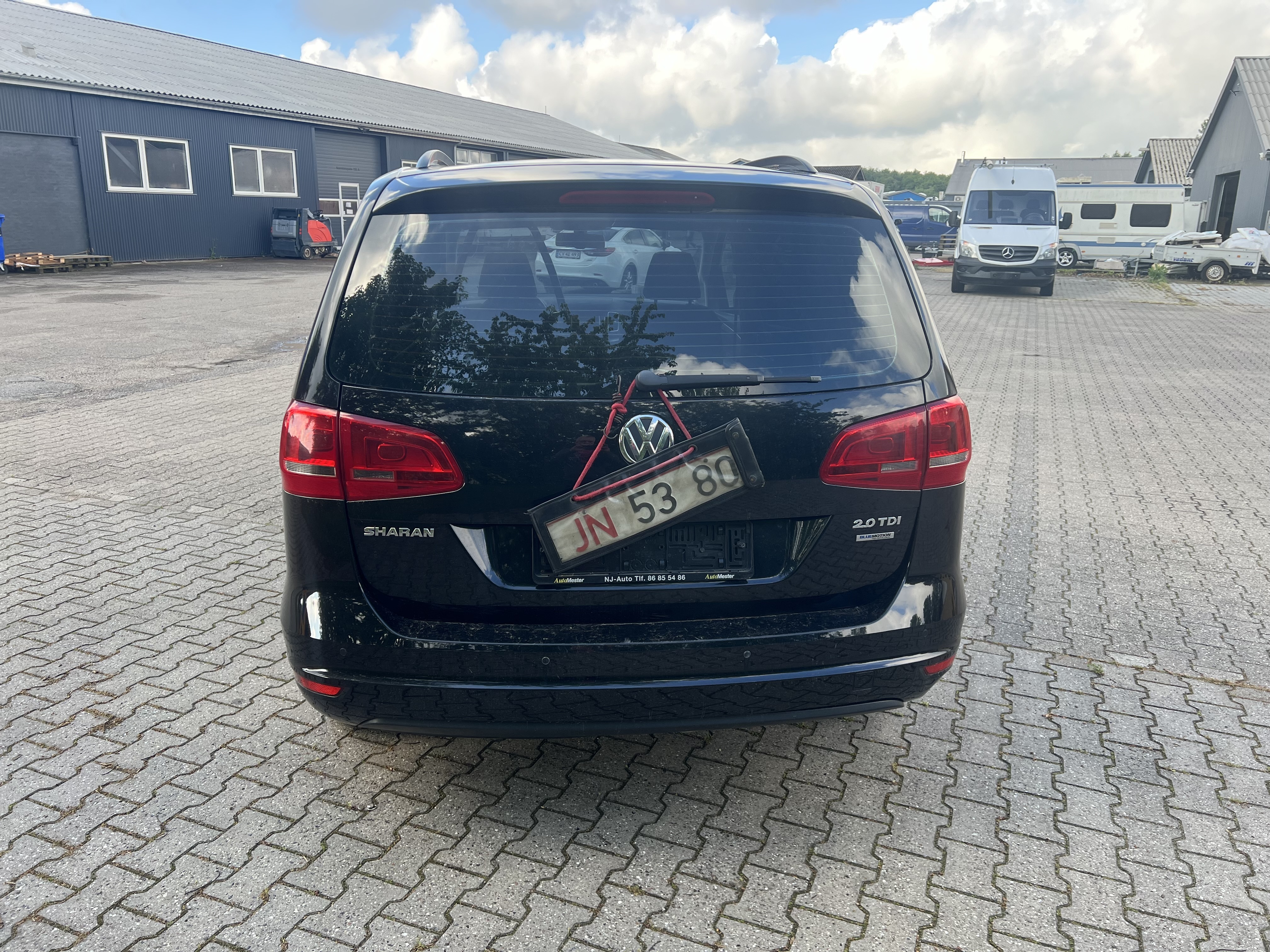 Sort VW Sharan fra 2011