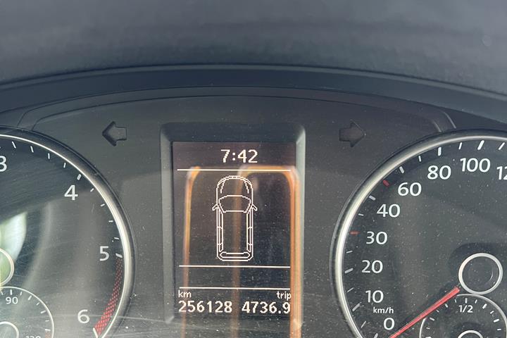 Sort VW Sharan fra 2011