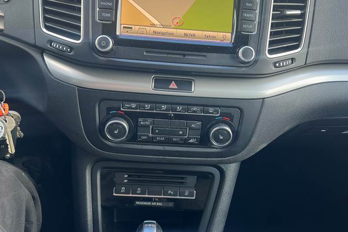 Sort VW Sharan fra 2011