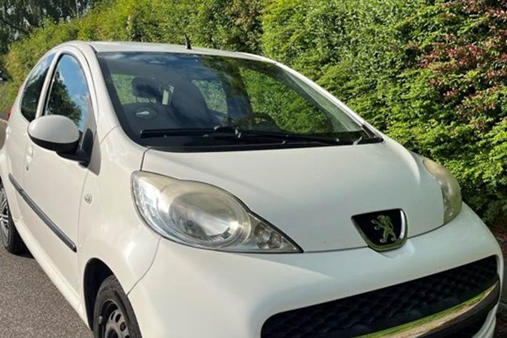 Hvid Peugeot 107 fra 2011
