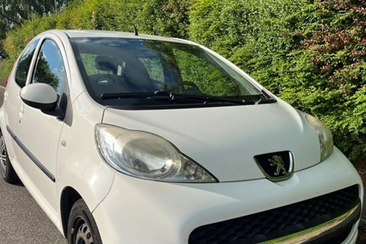 Hvid Peugeot 107 fra 2011
