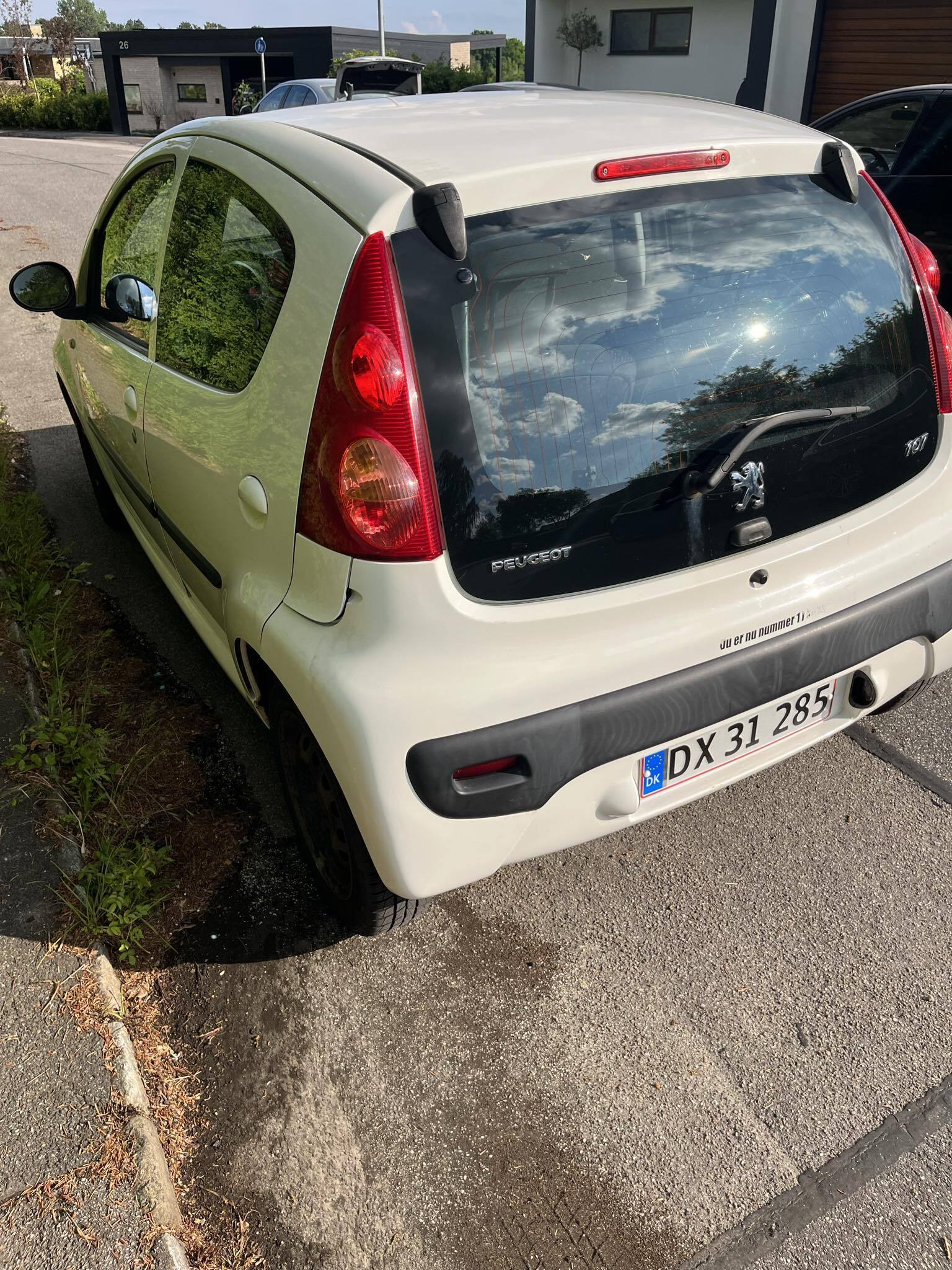 Hvid Peugeot 107 fra 2011