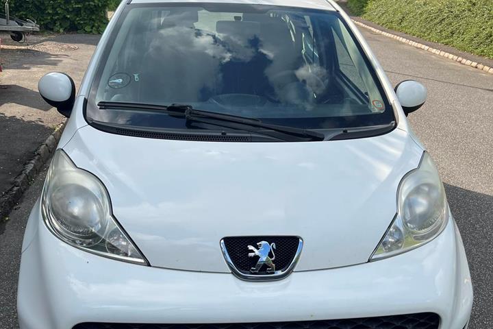Hvid Peugeot 107 fra 2011