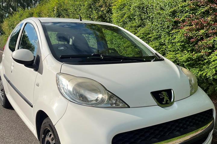 Hvid Peugeot 107 fra 2011