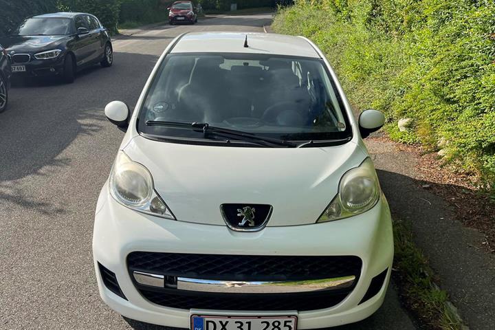 Hvid Peugeot 107 fra 2011
