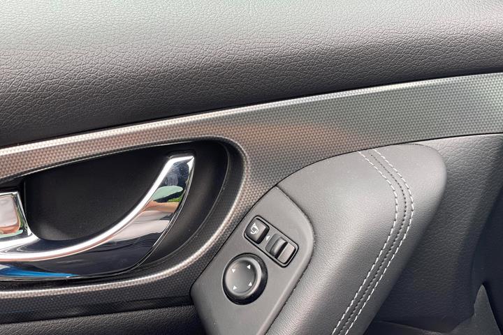 Blå Nissan Qashqai fra 2017