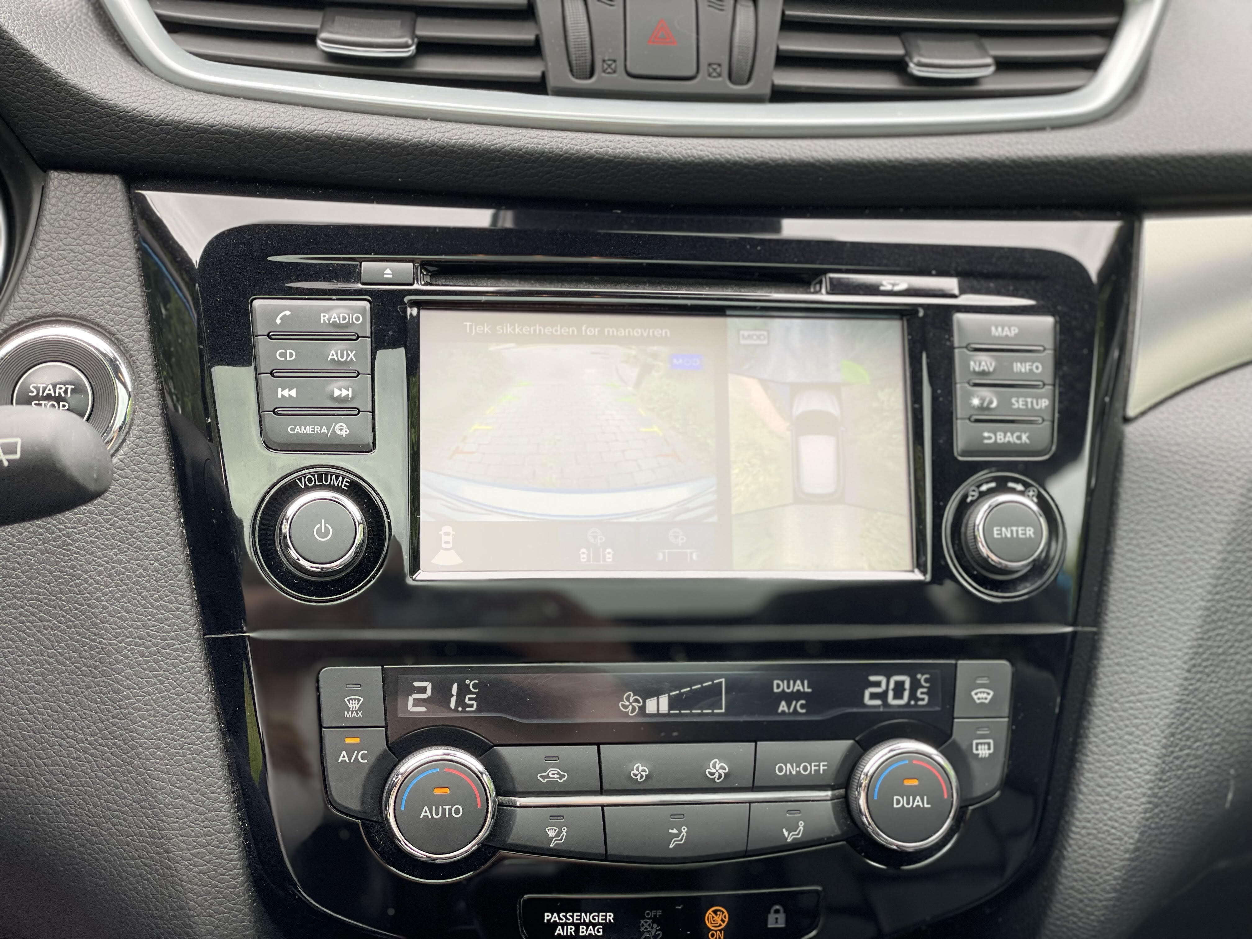 Blå Nissan Qashqai fra 2017