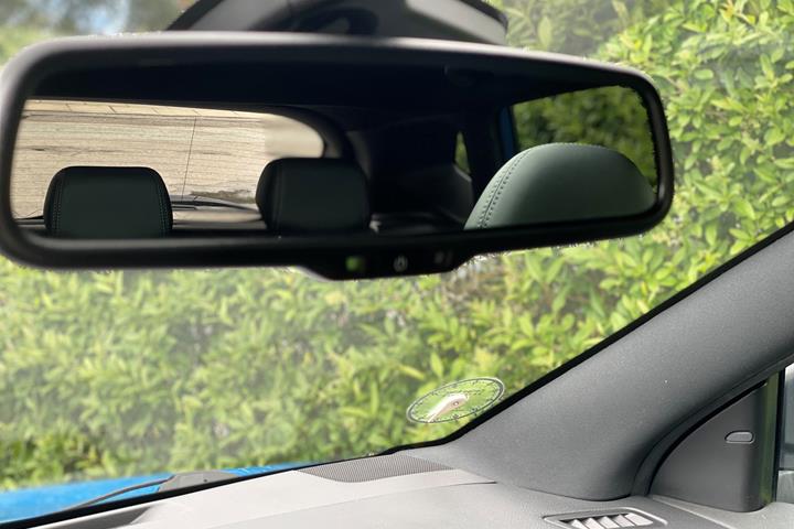 Blå Nissan Qashqai fra 2017
