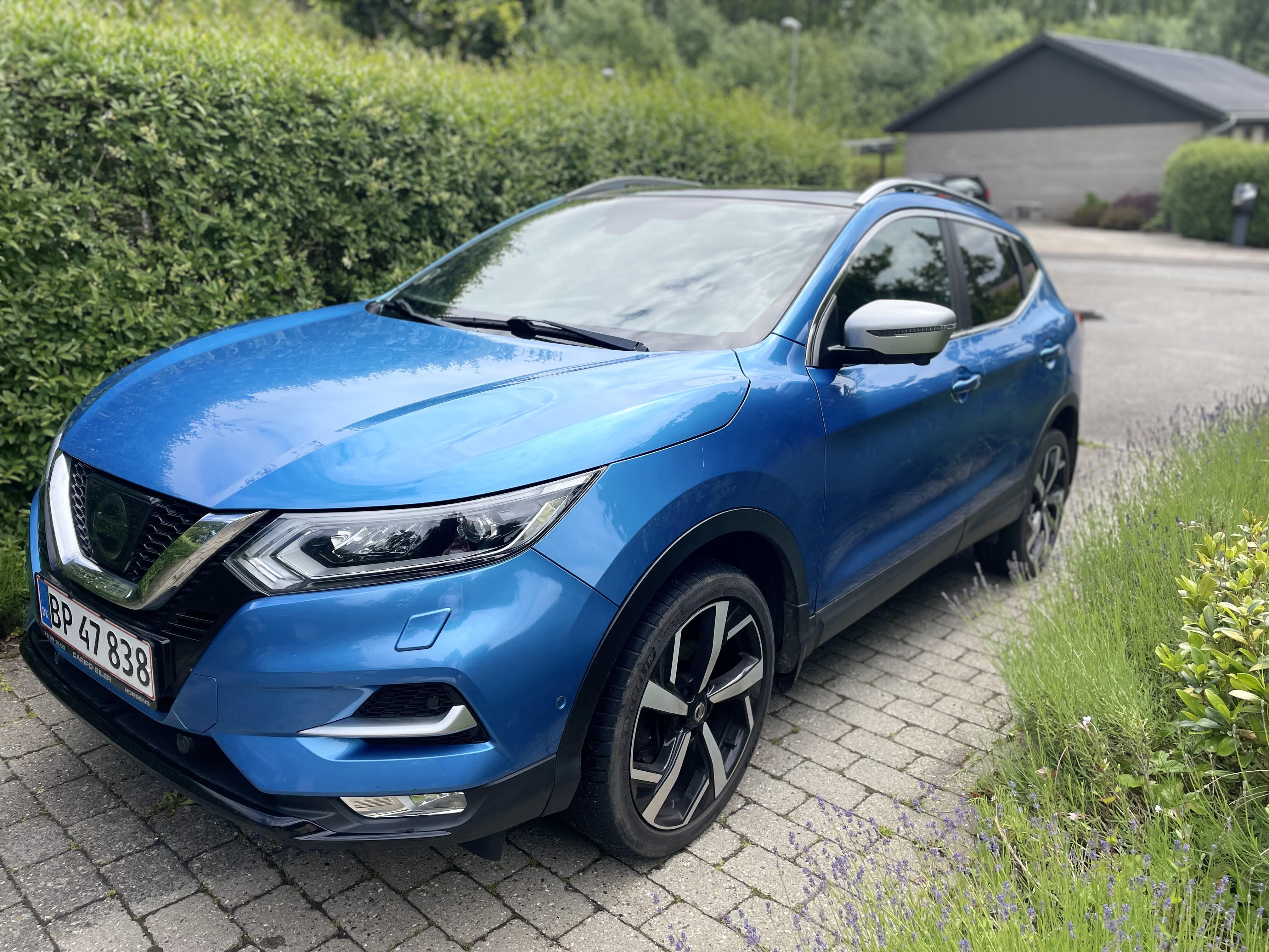Blå Nissan Qashqai fra 2017