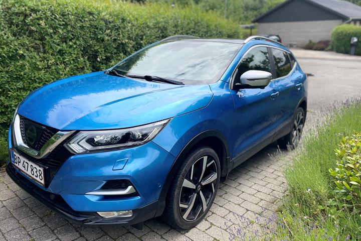 Blå Nissan Qashqai fra 2017