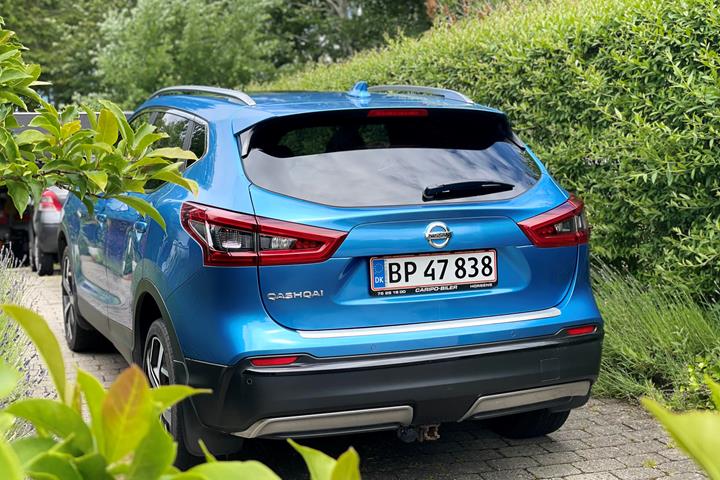 Blå Nissan Qashqai fra 2017