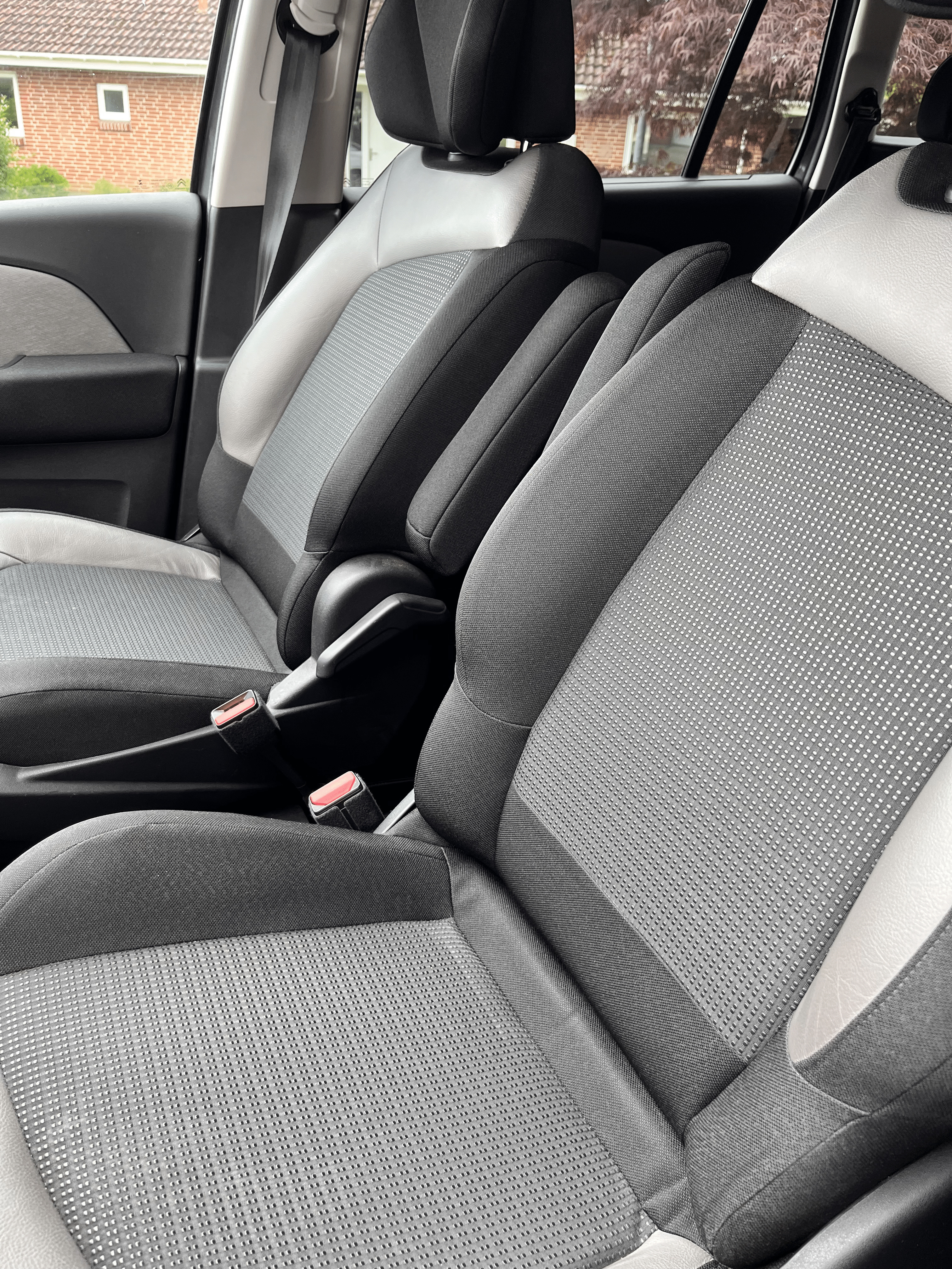 Grå Citroën Grand C4 Picasso fra 2015