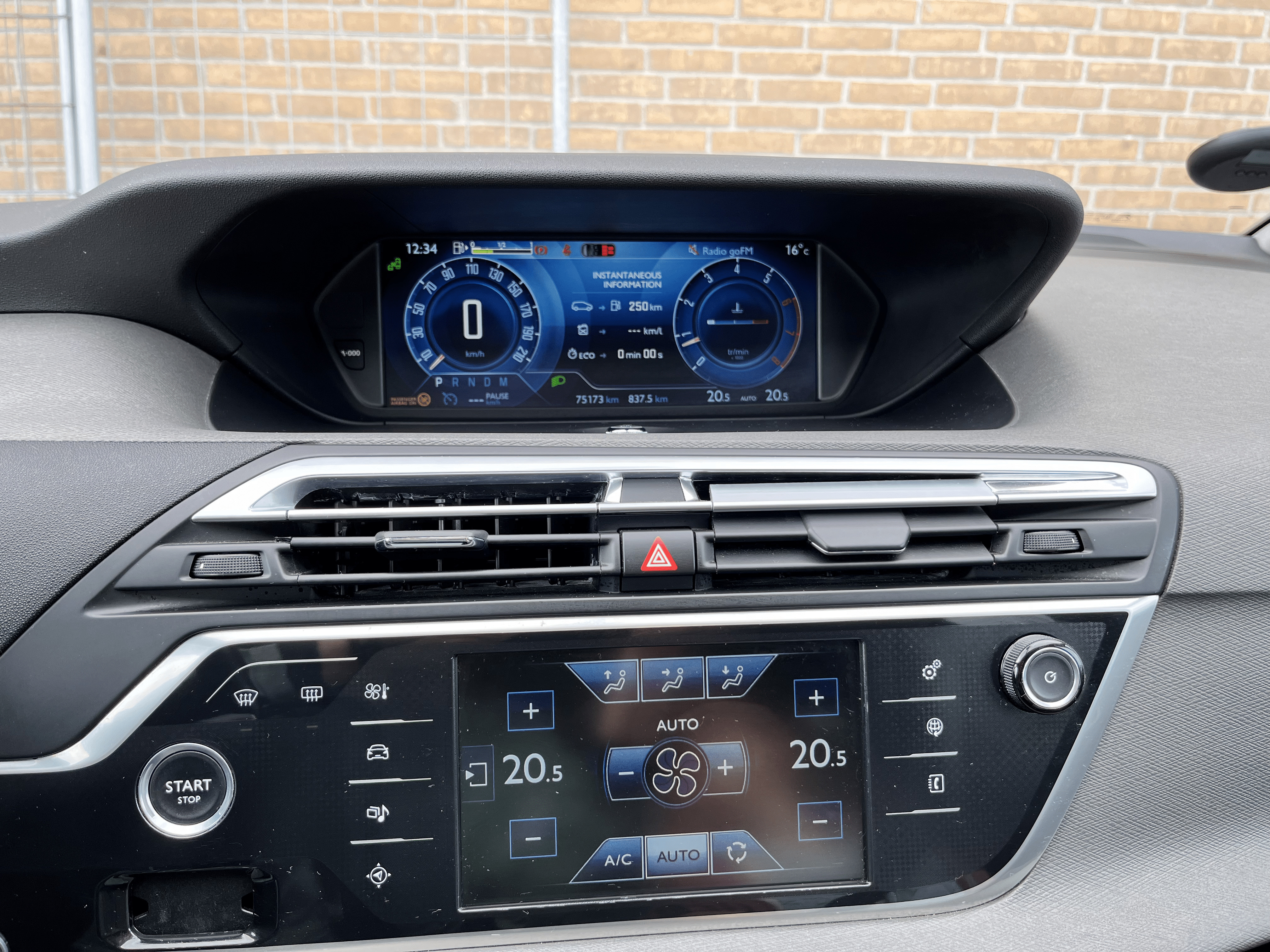 Grå Citroën Grand C4 Picasso fra 2015