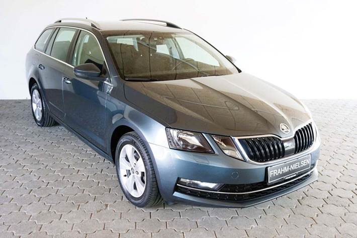 Grå Skoda Octavia fra 2020