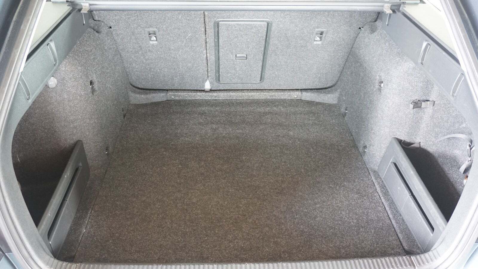 Grå Skoda Octavia fra 2020