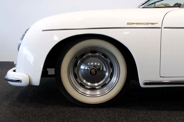 Hvid Porsche 356 fra 1965 set udefra