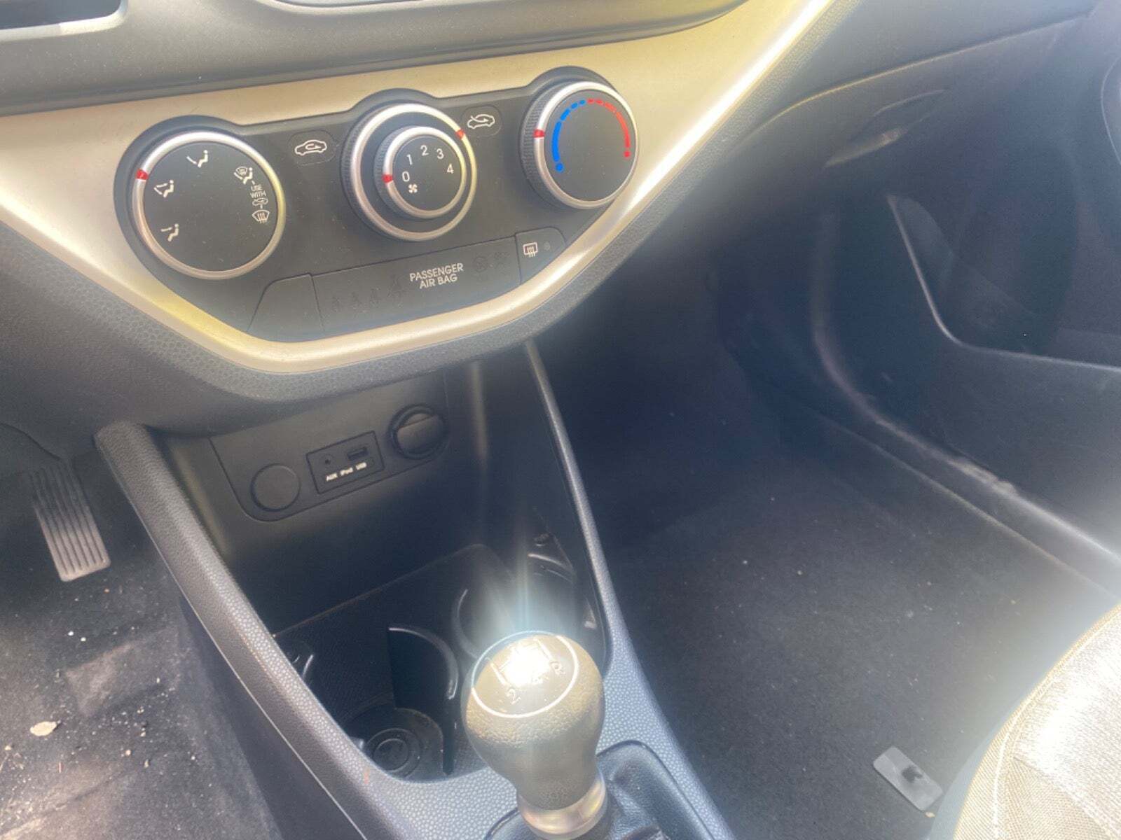 Grå Kia Picanto fra 2013