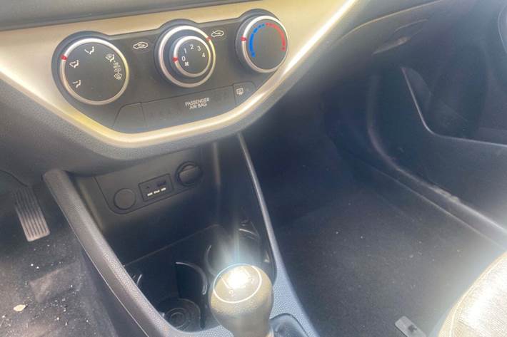 Grå Kia Picanto fra 2013