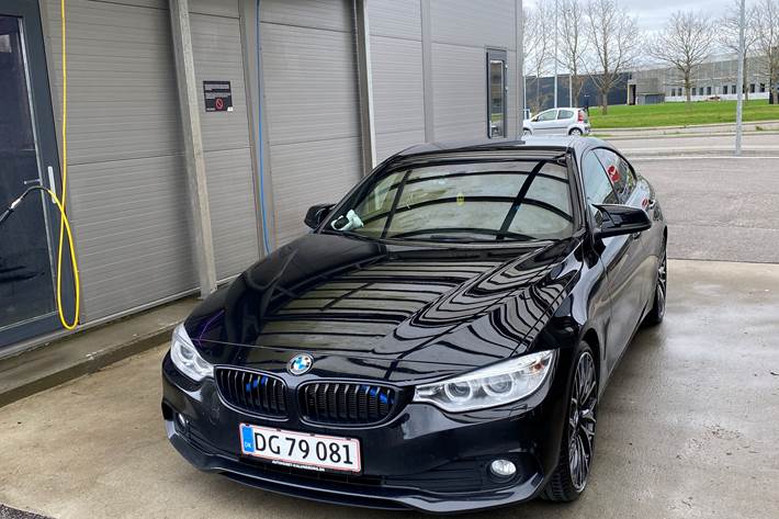 Sort BMW 4-serie fra 2015