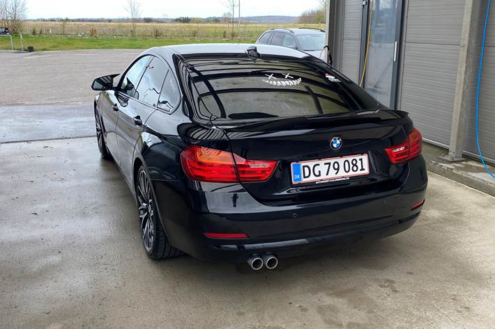 Sort BMW 4-serie fra 2015