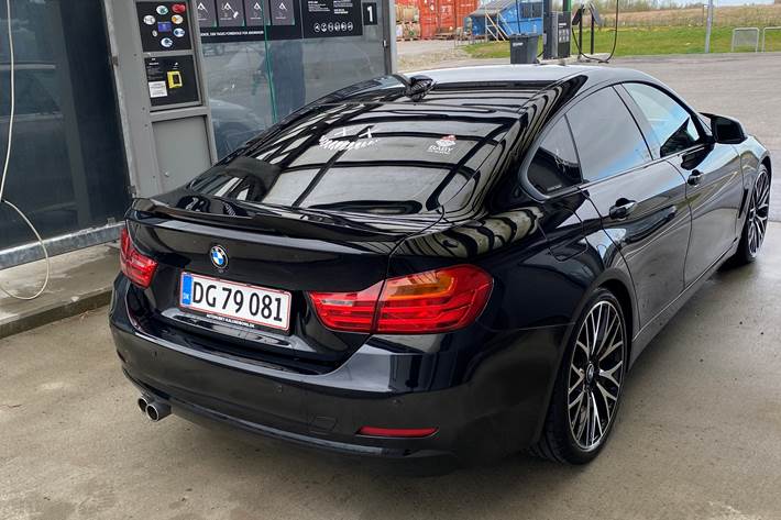 Sort BMW 4-serie fra 2015