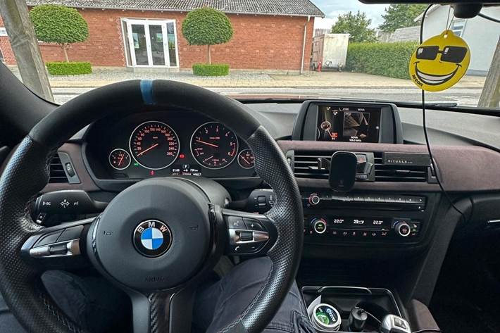 Sort BMW 4-serie fra 2015