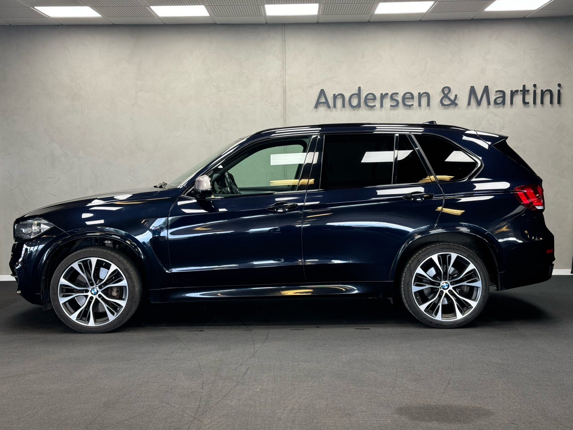 Blå BMW X5 fra 2018