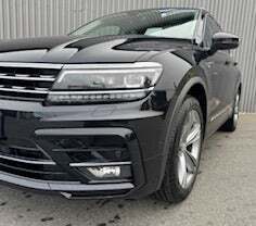 Sort VW Tiguan fra 2018 set udefra