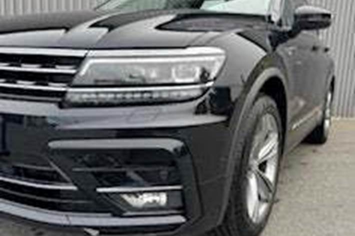 Sort VW Tiguan fra 2018 set udefra