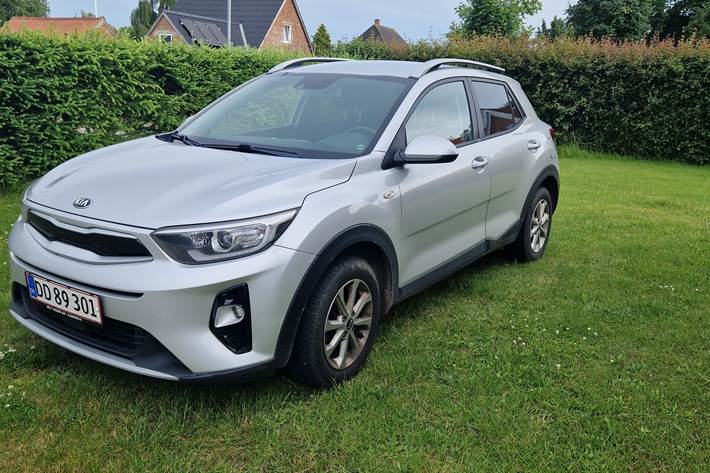 Grå Kia Stonic fra 2018