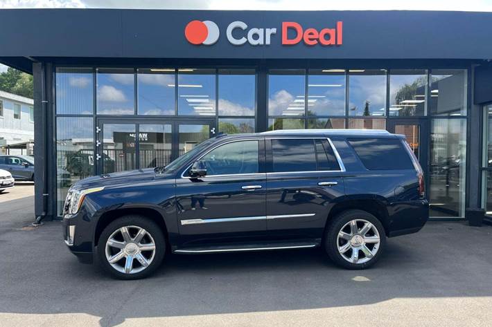Blå Cadillac Escalade fra 2017 set udefra