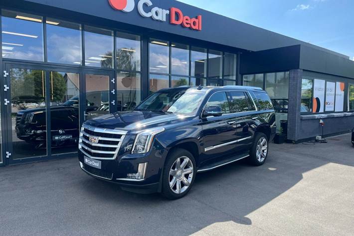 Blå Cadillac Escalade fra 2017 set udefra