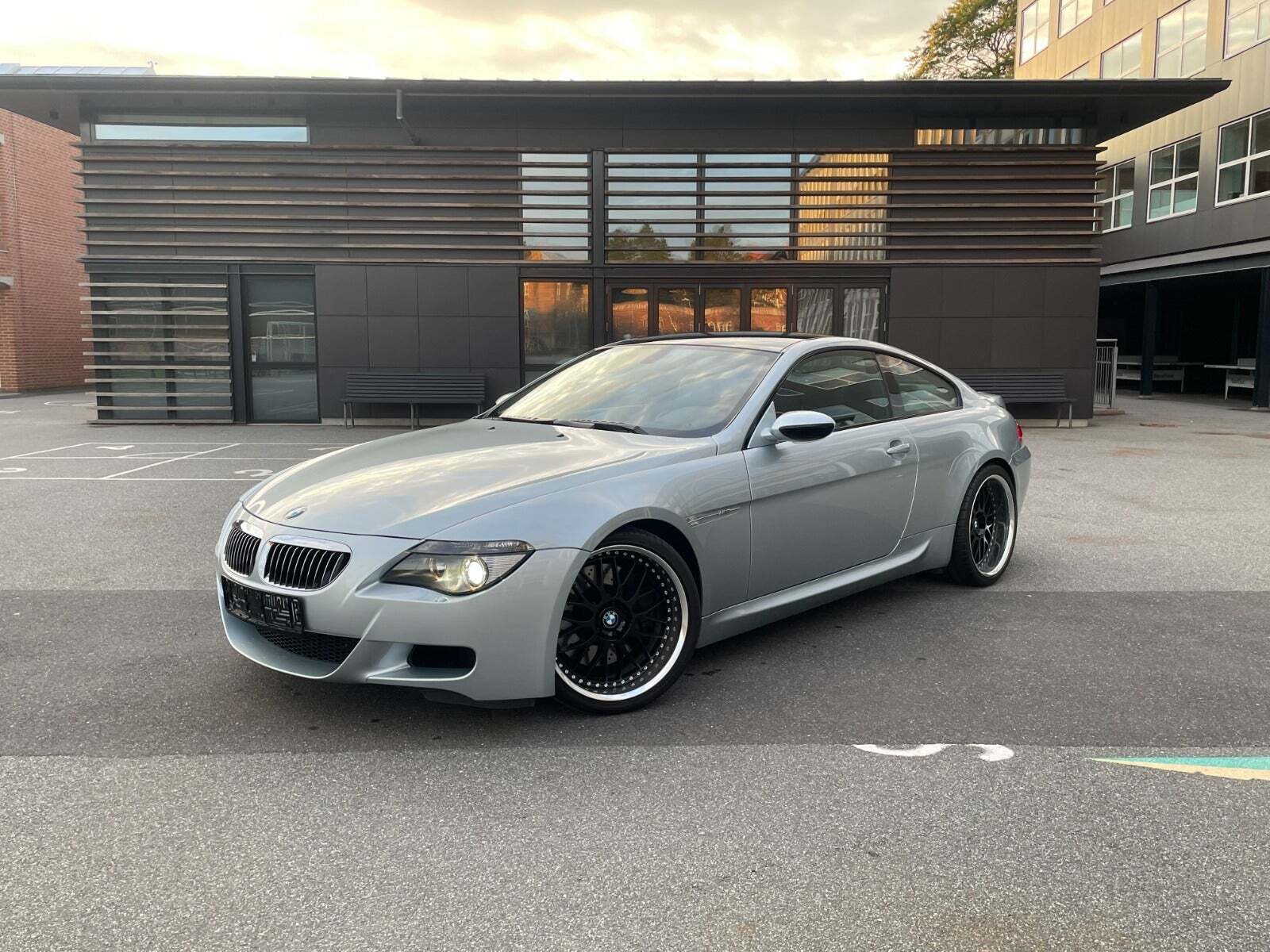 Sølv BMW M6 fra 2005