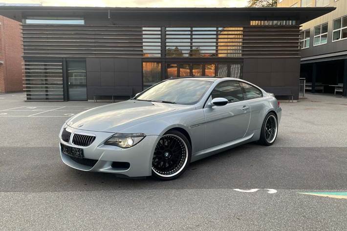 Sølv BMW M6 fra 2005