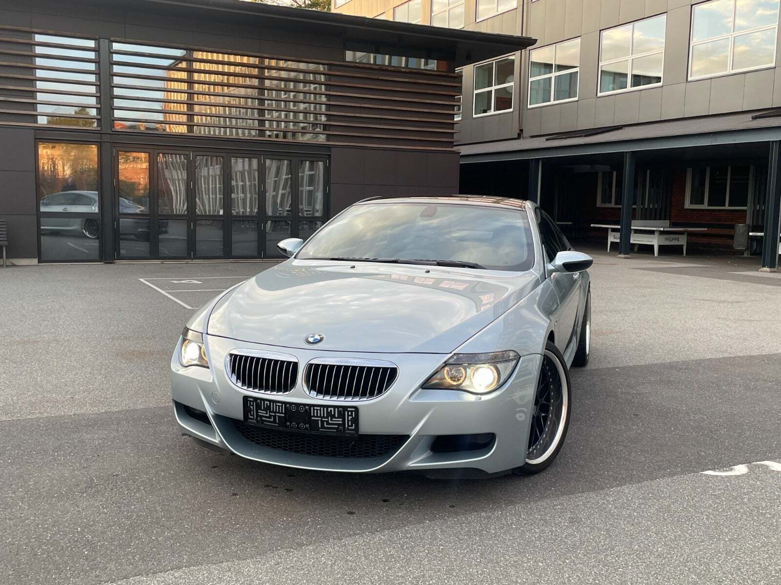 Sølv BMW M6 fra 2005