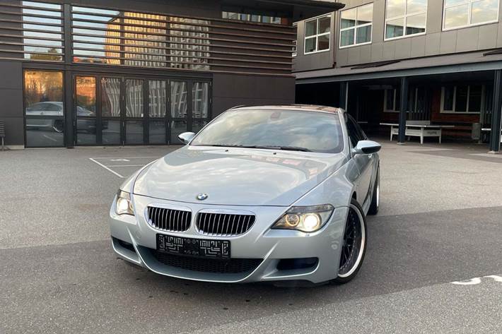 Sølv BMW M6 fra 2005
