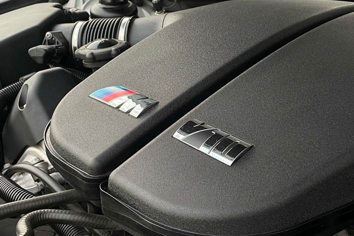 Sølv BMW M6 fra 2005