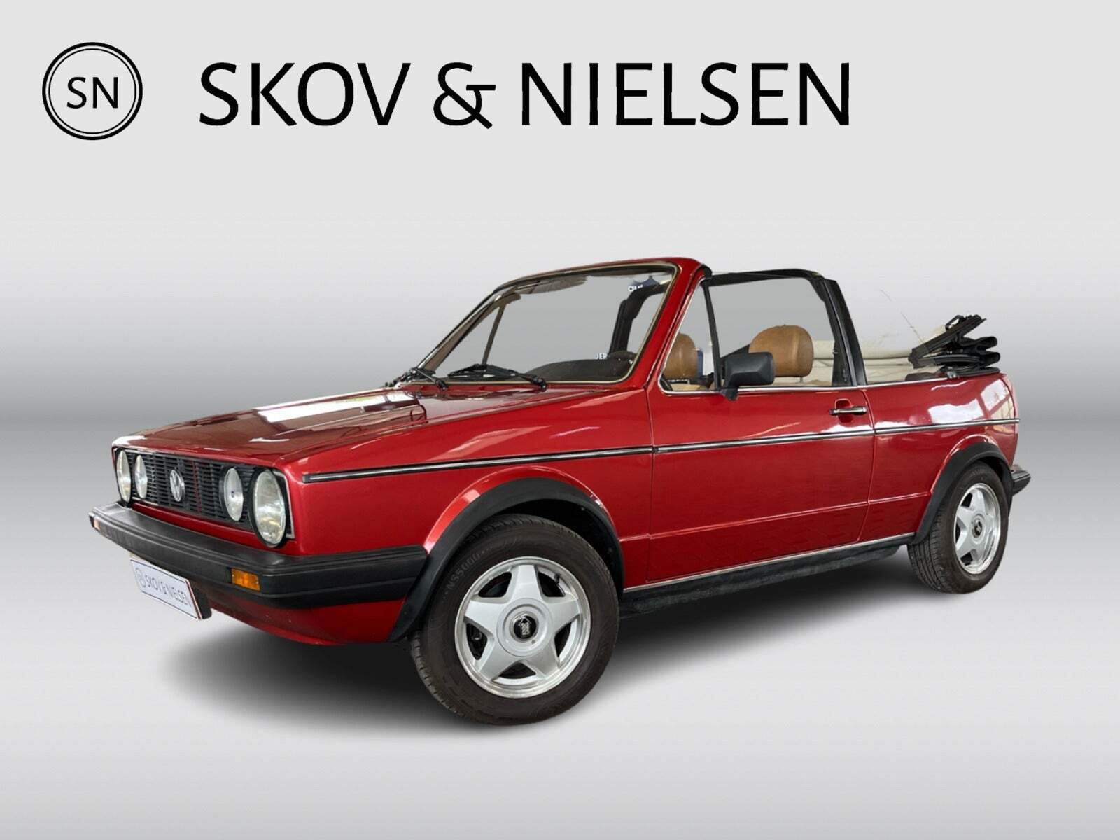 Rød VW Golf I fra 1979 set udefra