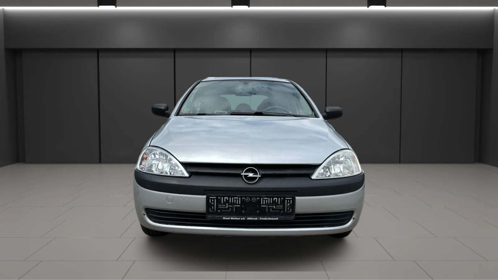Sølv Opel Corsa fra 2002
