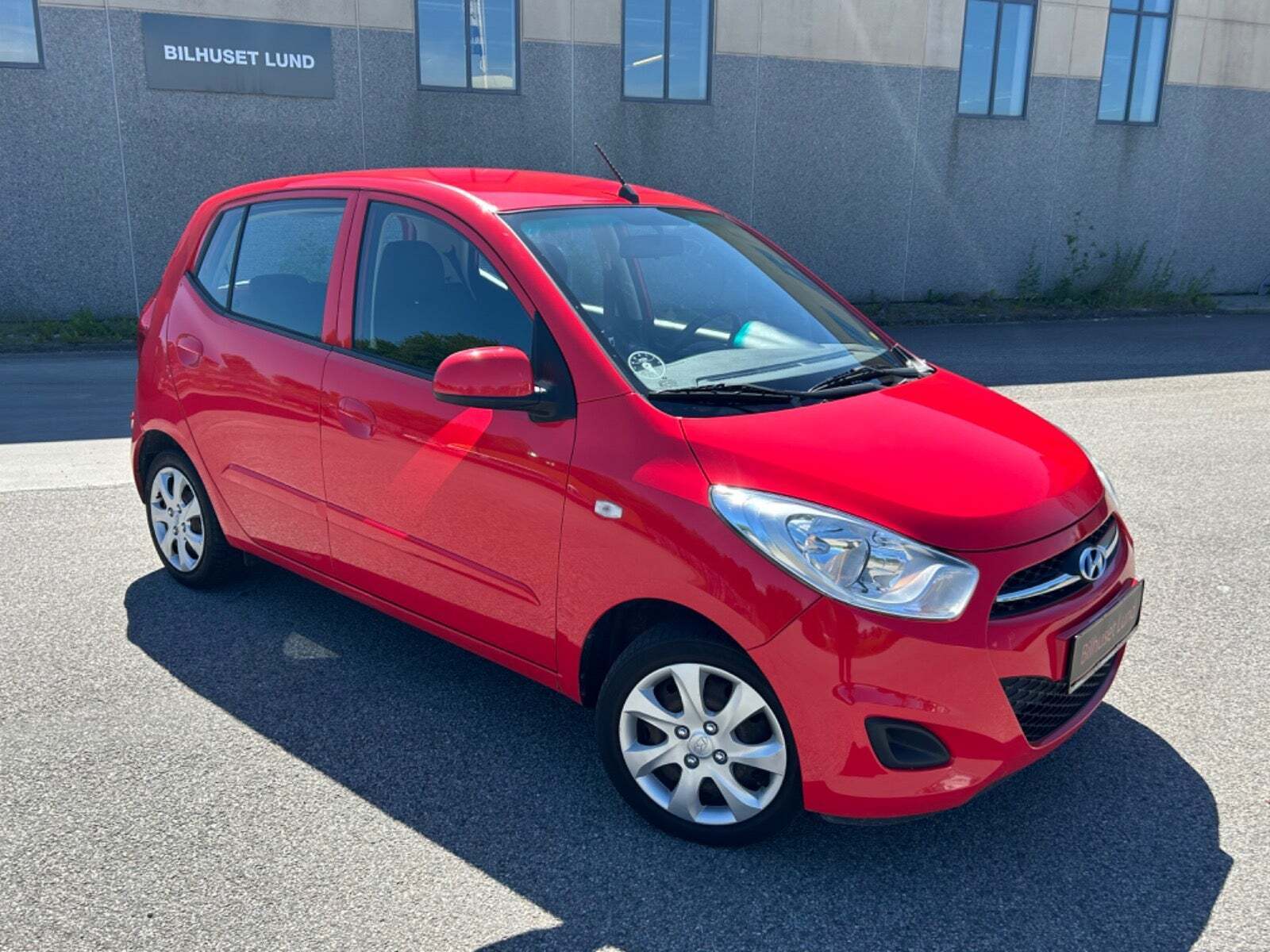 Rød Hyundai i10 fra 2013