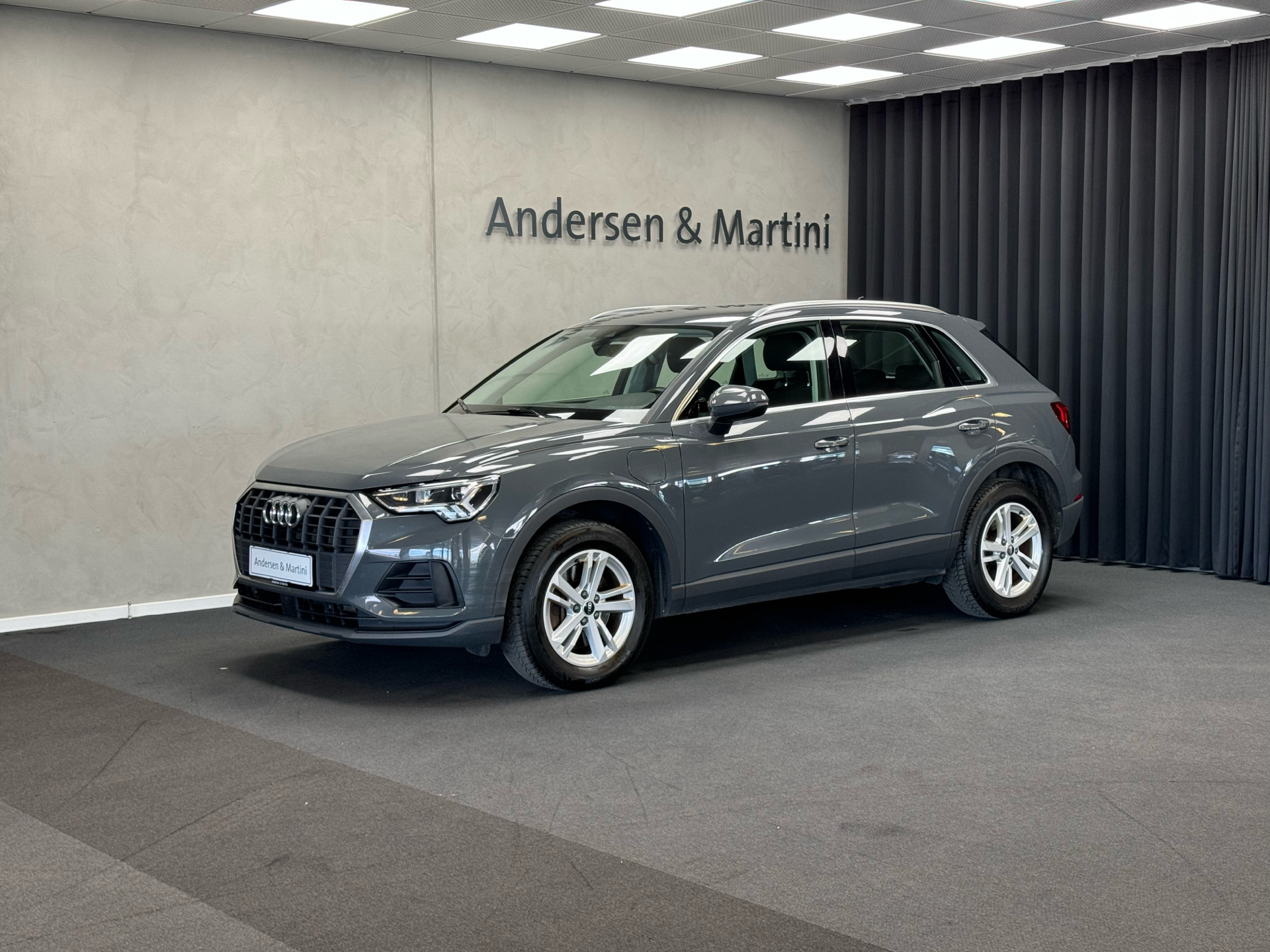 Grå Audi Q3 fra 2021