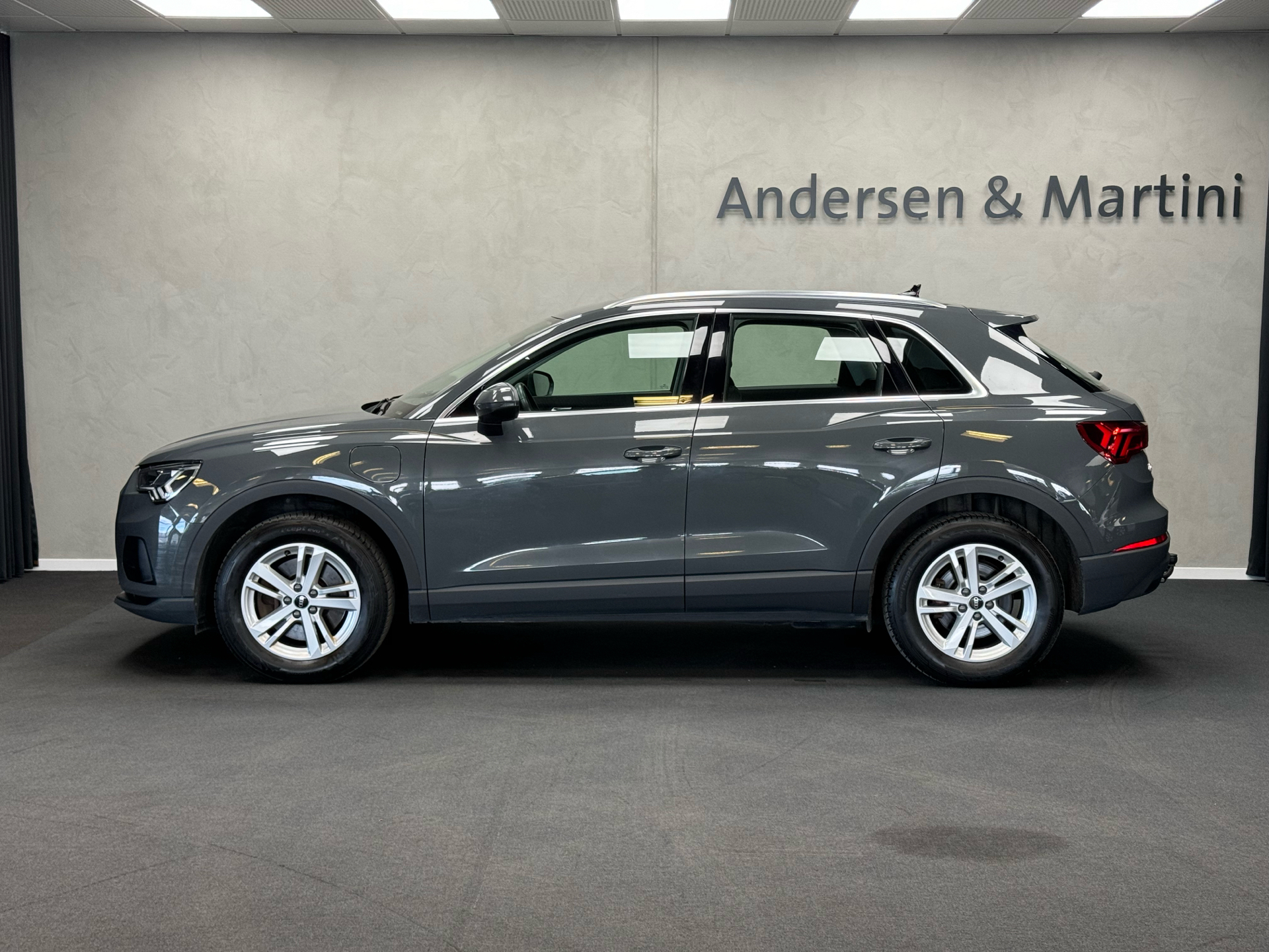 Grå Audi Q3 fra 2021