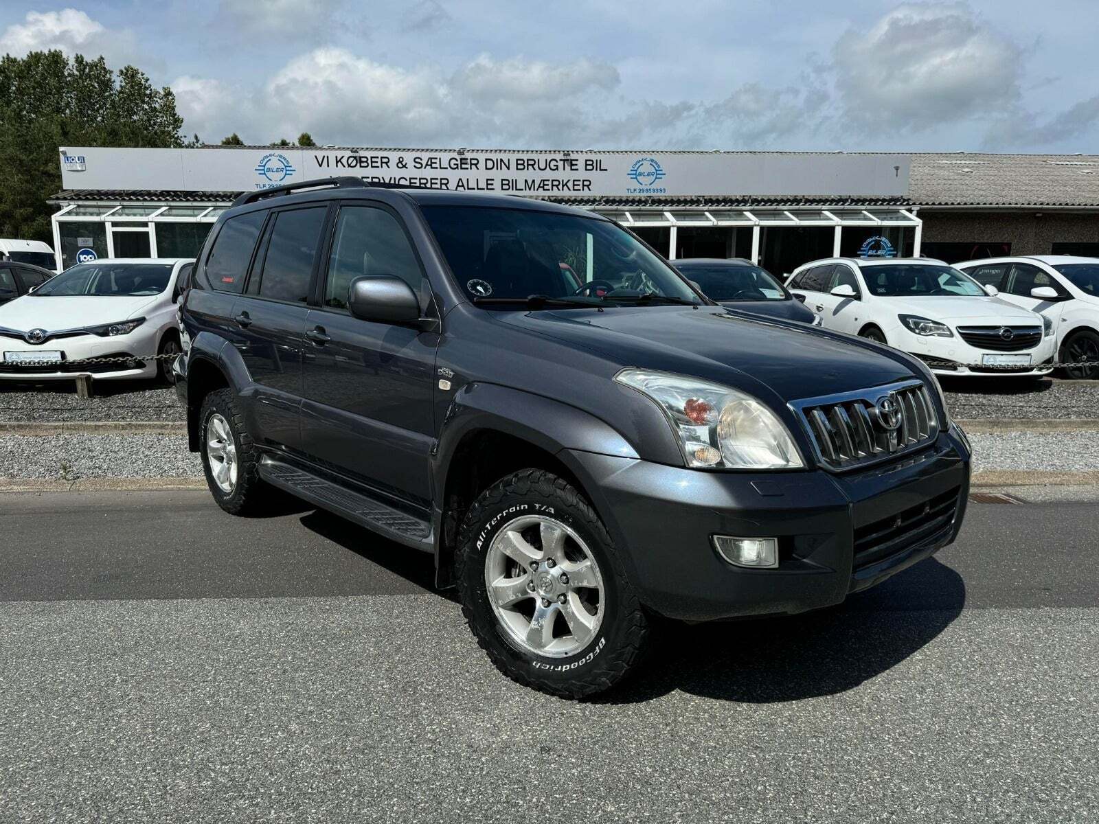 Grå Toyota Land Cruiser fra 2007